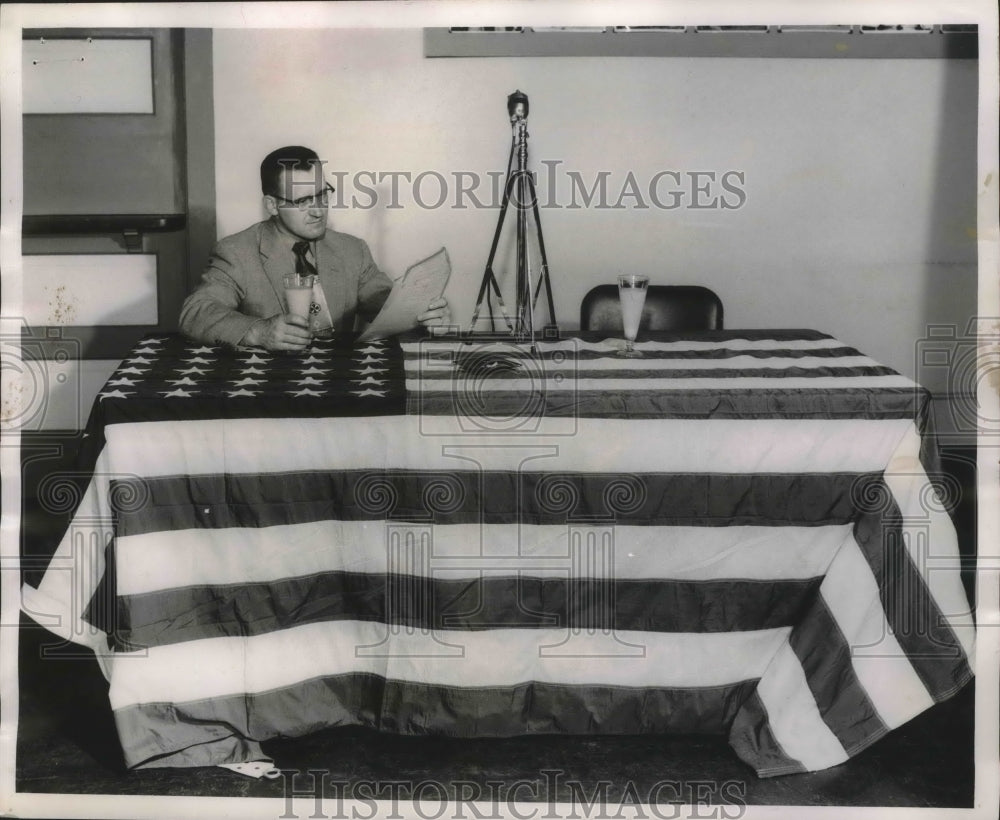1954 Press Photo American Flag as Tablecloth - Historic Images