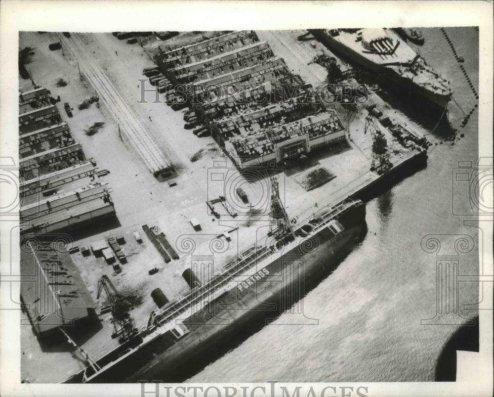 1942 Press Photo French steamer Porthos on her side at dock in Casablanca - Historic Images