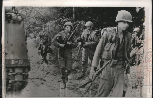 1953 Press Photo American troops return from searching for Communists in Korea - Historic Images