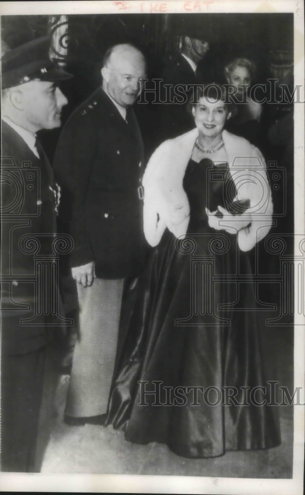 1952 Press Photo General and Mrs. Eisenhower at Downing Street, London - Historic Images