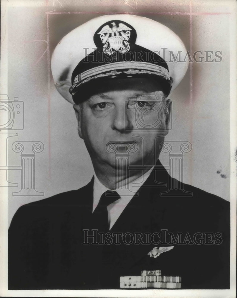 1964 Press Photo Captain Frank L. Delorenzo, Commander of Corpus Christi Station - Historic Images