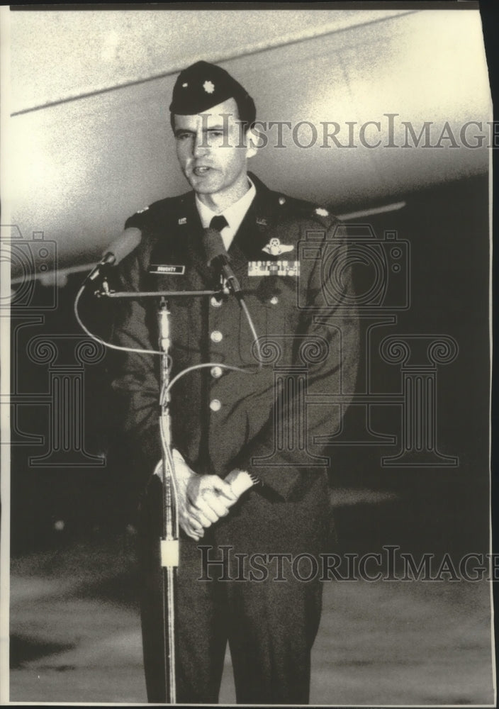 1973 Press Photo Daniel J. Doughty speaking at Scott Air Force Base, Illinois - Historic Images