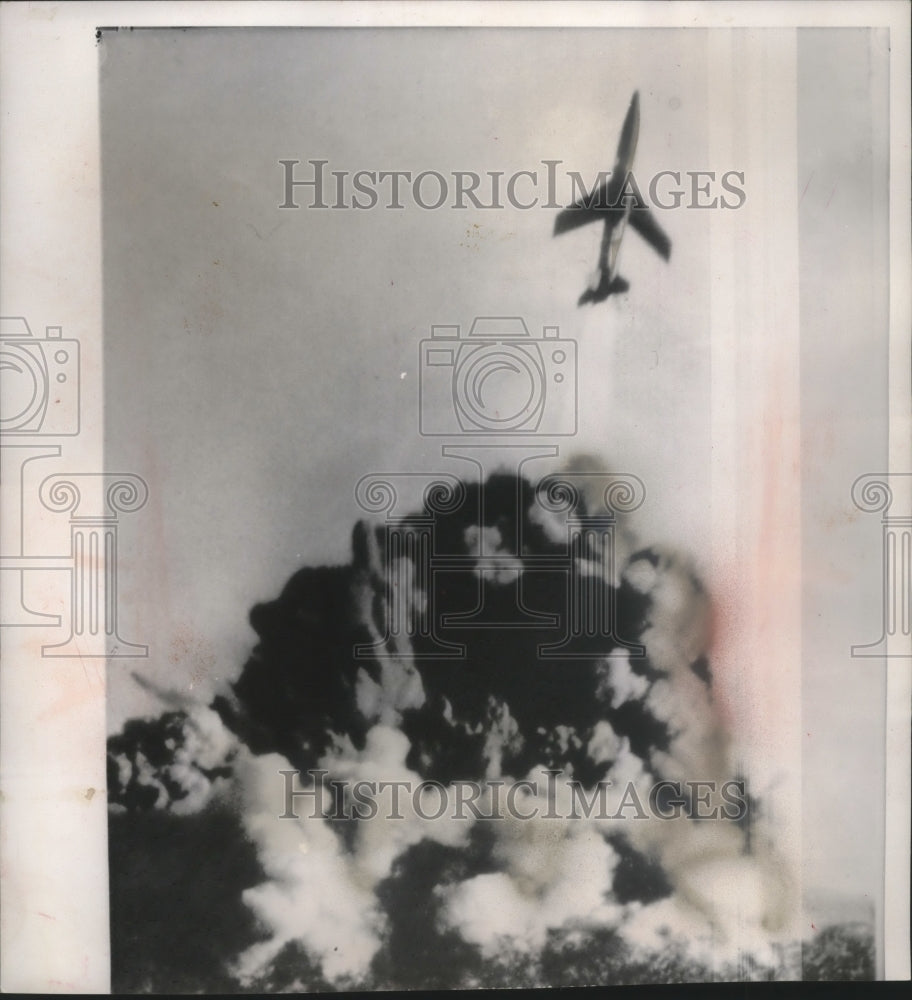 1960 Press Photo LaCrosse missile leaves cloud of smoke after launch, New Mexico- Historic Images