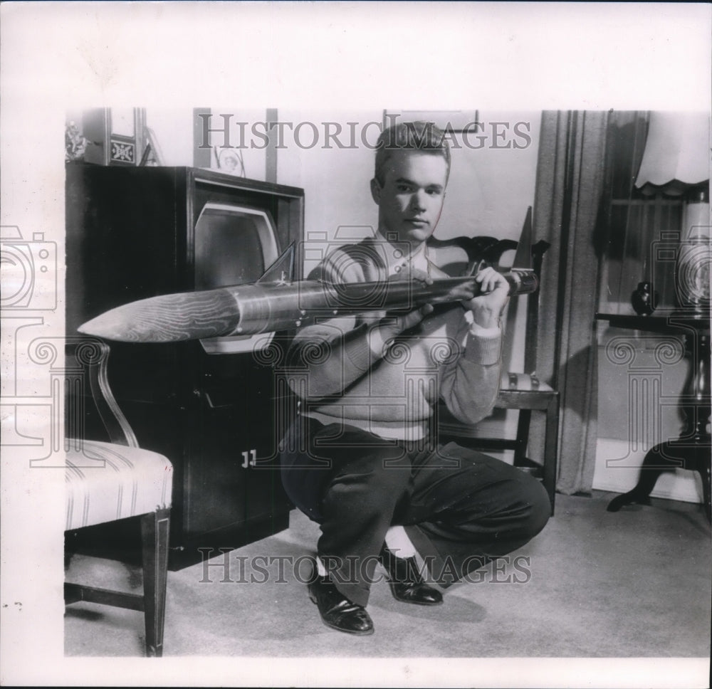 1955 Press Photo Julian Palmore with Homemade Missile, Baltimore, Maryland- Historic Images
