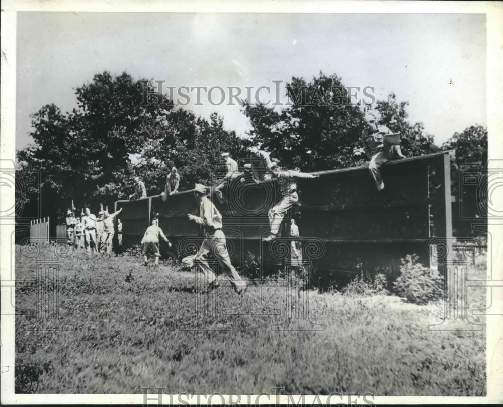 1942 Press Photo Officers in Drills at Fort Sheridan, Illinois - mjm05263 - Historic Images