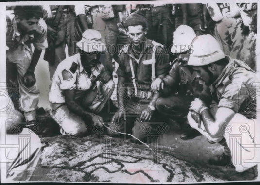 1956 Israeli officer giving instructions before attack, Egypt-Historic Images