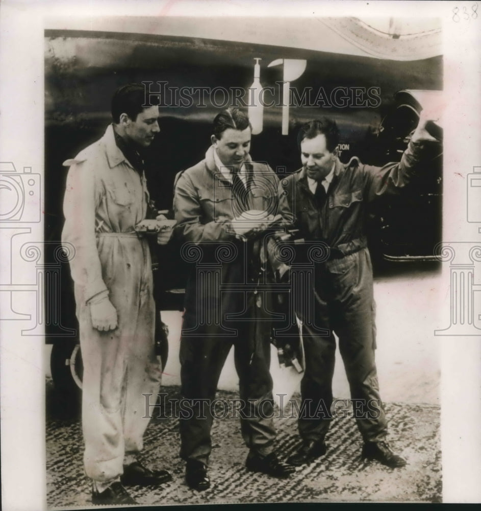 1952 Roland Beaumont, Peter Hillwood, D.A. Watson, Flight Crew-Historic Images