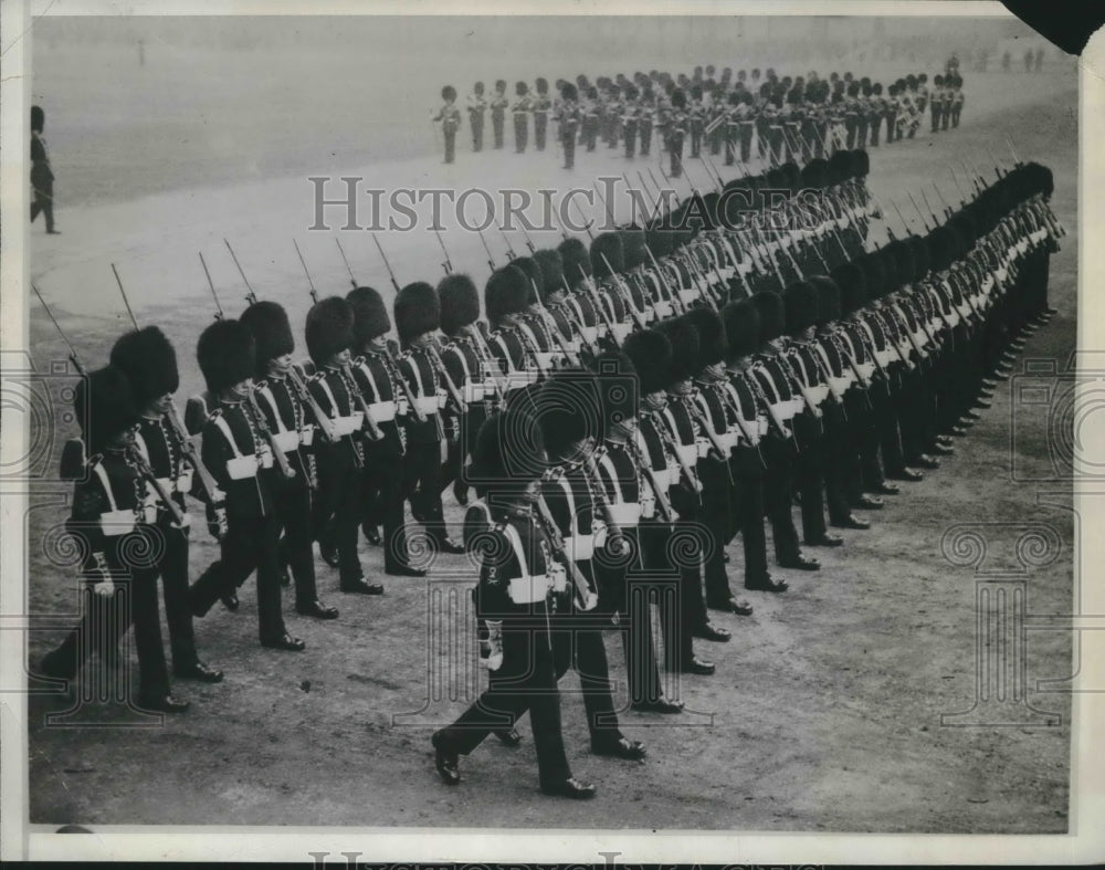 1934 Palace guards marching in trooping of colors ceremony, London - Historic Images