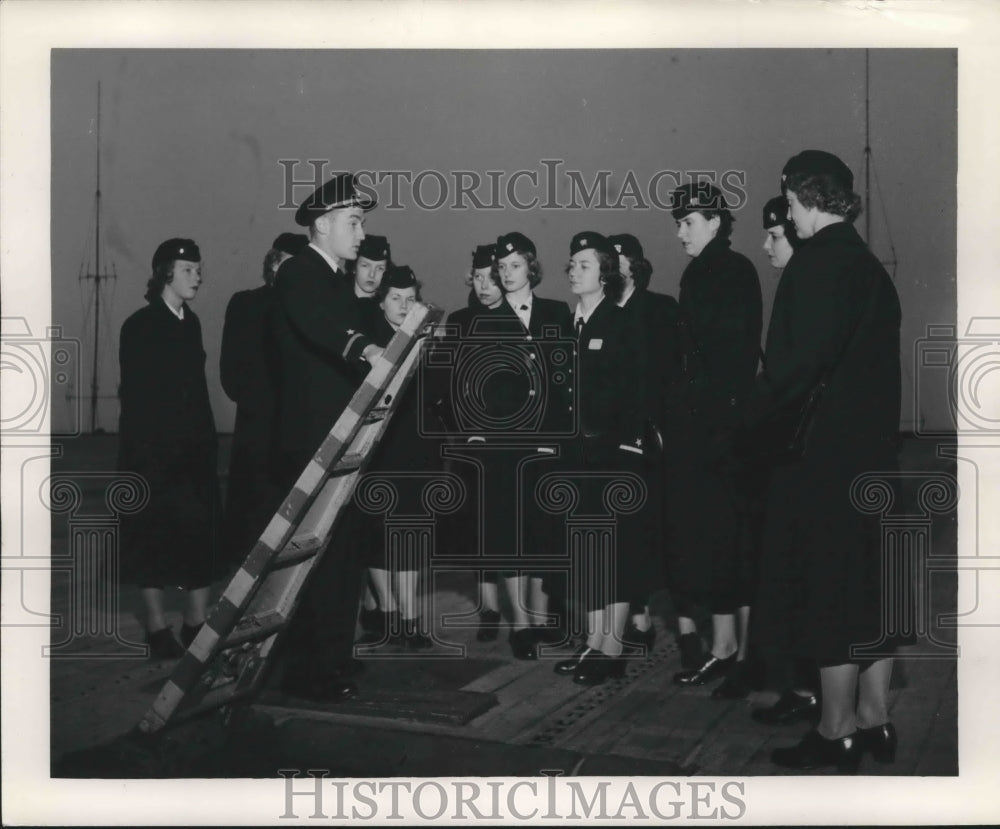 1952 Press Photo Women in WAVE Class Taught by James Mullin, Navy - mjm05524- Historic Images