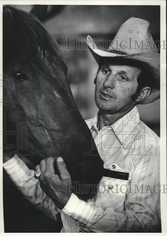 1979 Press Photo Bobby Rowe, Bronc Buster, with Horse Showboat, Wiscon ...