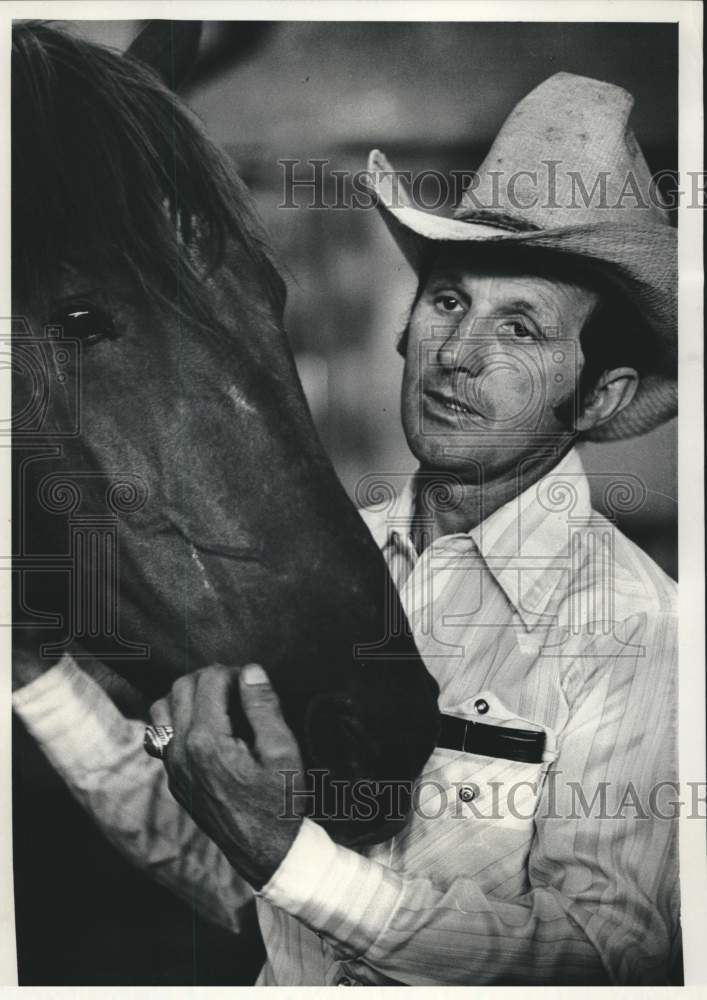 1979 Press Photo Bobby Rowe, Bronc Buster, with Horse Showboat, Wisconsin- Historic Images