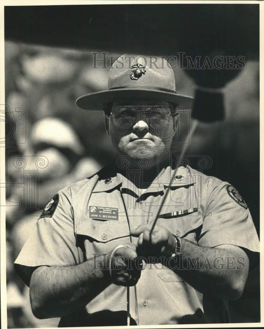 1989 Press Photo John C. Beeschke, rings bell at Memorial Day service, Wisconsin - Historic Images