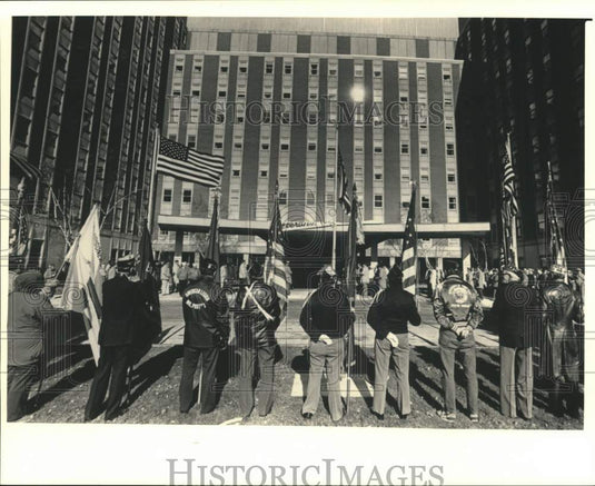 1987 Press Photo Veterans Day at Zablocki VA Medical Center, Wisconsin - Historic Images