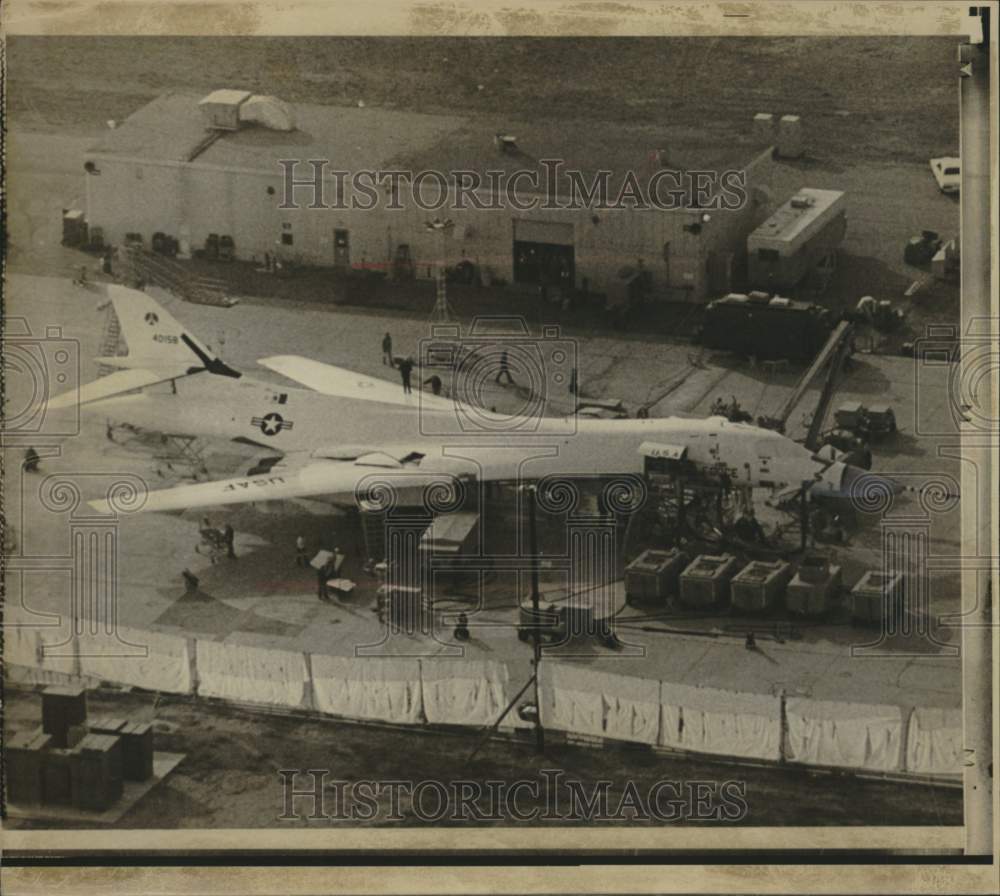 1974 Press Photo Air Force B-1 Prototype Plane in Palmdale, California - Historic Images