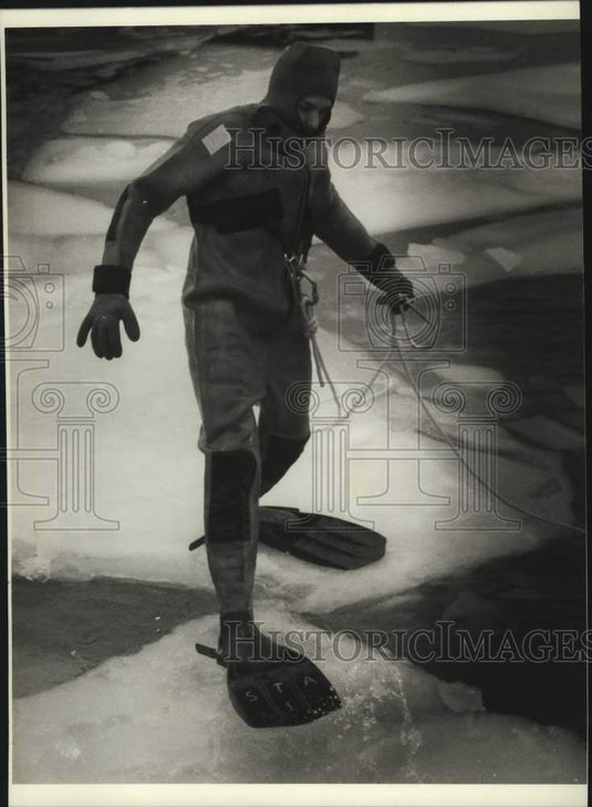 1995 Lt. Alan Carr US Coast Guard trains on icy waters, Milwaukee WI - Historic Images