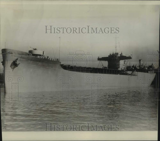 1944 Press Photo United States Coast Guard ship, the "S.S. Phoenix" in Norfolk - Historic Images