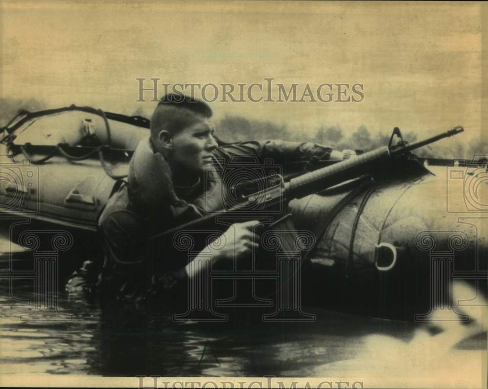 1988 Press Photo A Ranger scout guards boat during Fort Bragg maneuvers - Historic Images