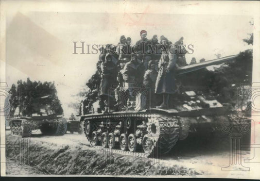 1951 Press Photo United Nations troops retreating from Seoul, South Korea - Historic Images