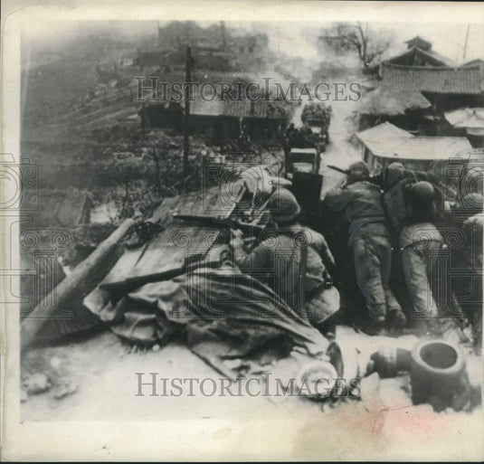 1951 United Nations riflemen on roof watch evacuation from Seoul.-Historic Images