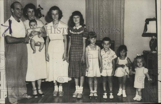 1950 Naval reserves electrician Martin Barringer & family, Tennessee - Historic Images