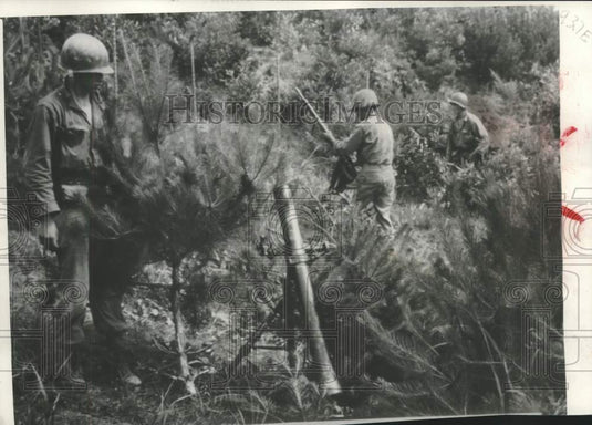 1950 Press Photo Private First Class Frederick Pierce ready to start firing. - Historic Images