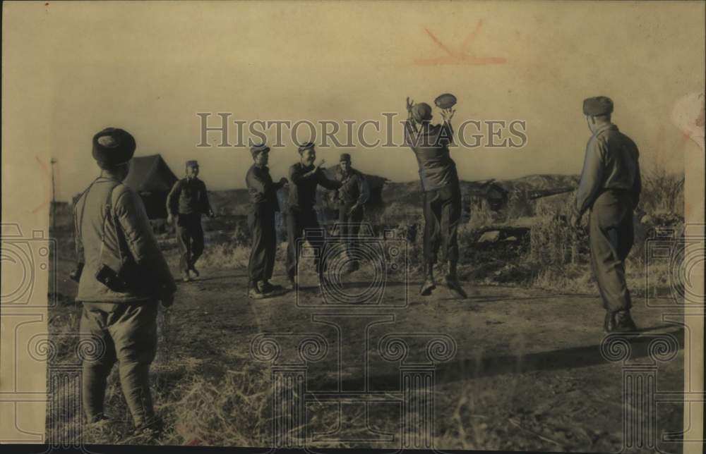 1951 American Soldiers From Munsan Play Football With Panmunjom Unit - Historic Images