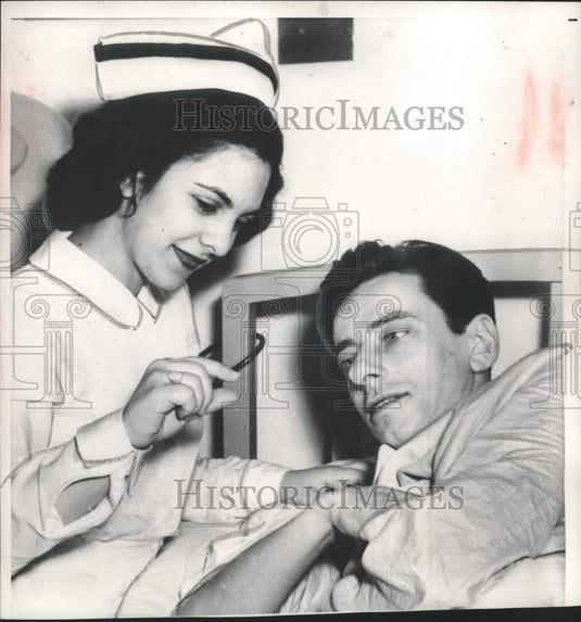 Press Photo Daniel Rydzak smiles at nurse Angeline Guarino at Buffalo hospital - Historic Images