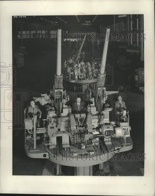 1953 Press Photo Anti-aircraft gun built by Firestone Tire & Rubber Co. in Ohio. - Historic Images