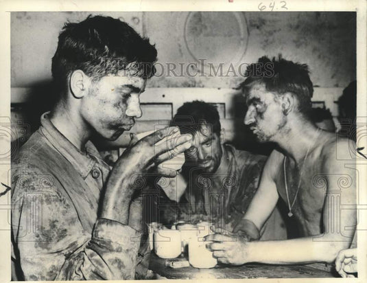 1950 Press Photo American Marines in the Marshall Islands - Historic Images