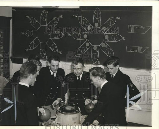 1940 Press Photo Chief Quartermaster R.A. Harmony Teaches at Naval Academy - Historic Images