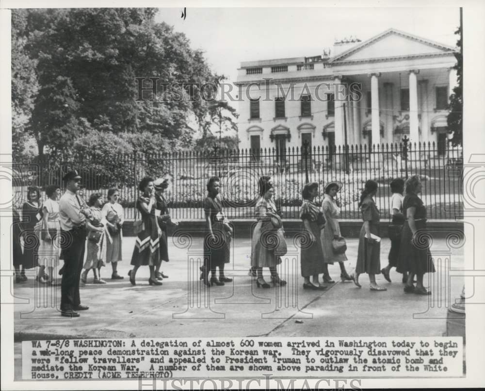 Delegation of women protest Korean War in front of White House. - Historic Images