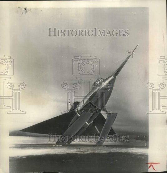 1953 Press Photo Navy's XF2Y-1 Sea Dart undergoing tests at San Diego. - Historic Images