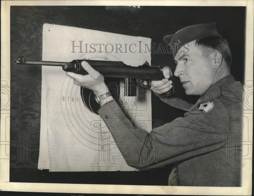 1948 Press Photo Army Captain Tim Hughes takes aim with new .30 caliber carbine - Historic Images