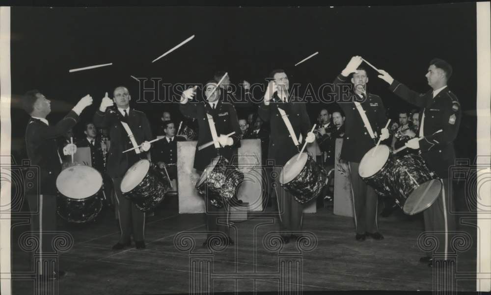 1951 Press Photo Drum group of US Army field band plays in Milwaukee. - Historic Images