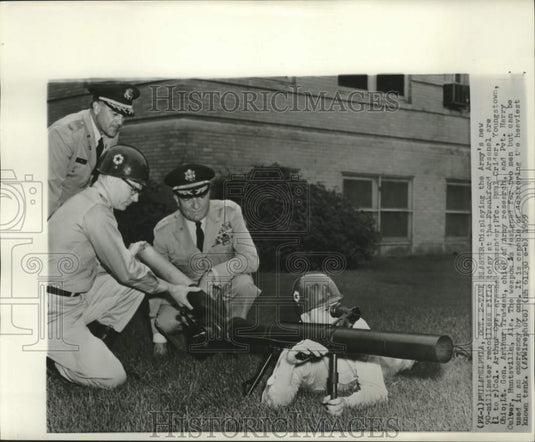 1959 US Army officers display 90 mm recoilless rifle at Philadelphia - Historic Images