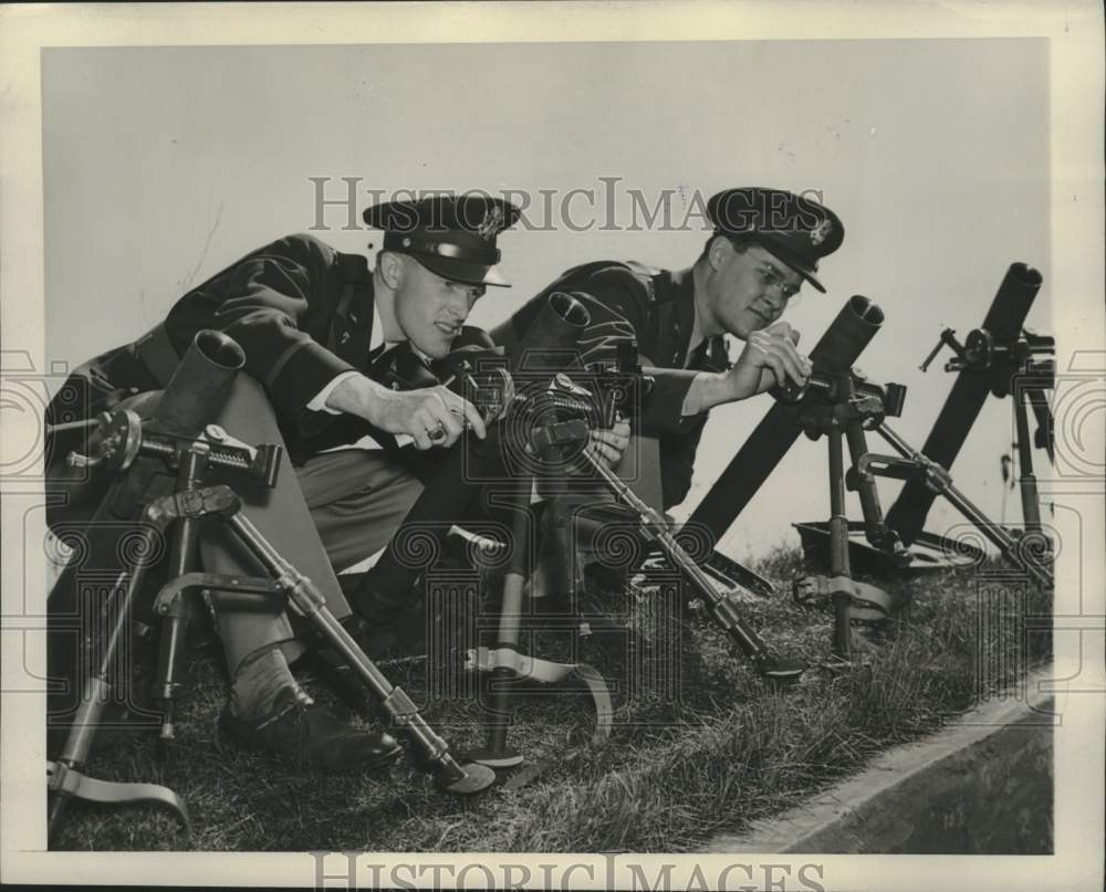 1941 Press Photo Lieutenants R.D. Scarlett, J.H. Beyer, trench mortars, York, PA - Historic Images