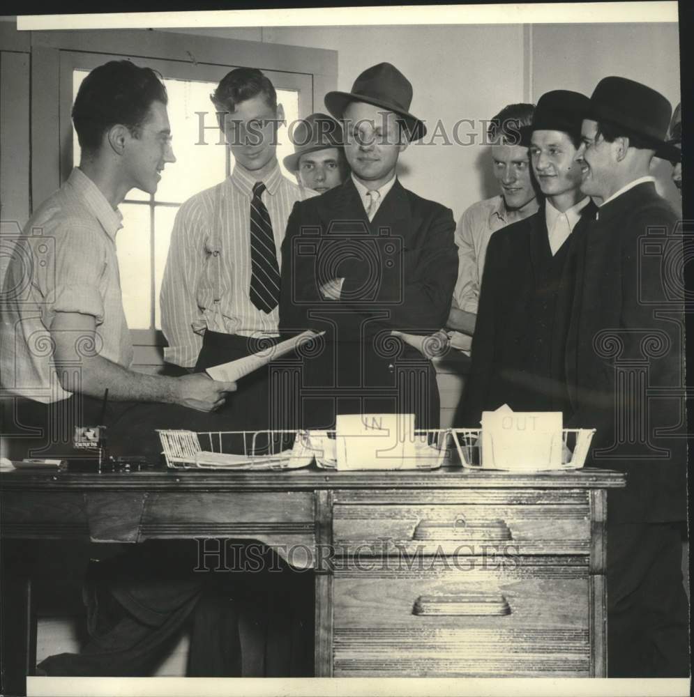 1941 Press Photo Religious objectors to military service register near Lagro, IN - Historic Images