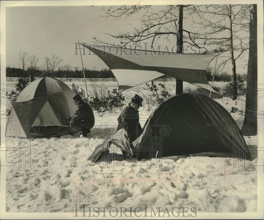 1959 Press Photo Quartermaster corps members test "paper" tents, Natick, MA - Historic Images