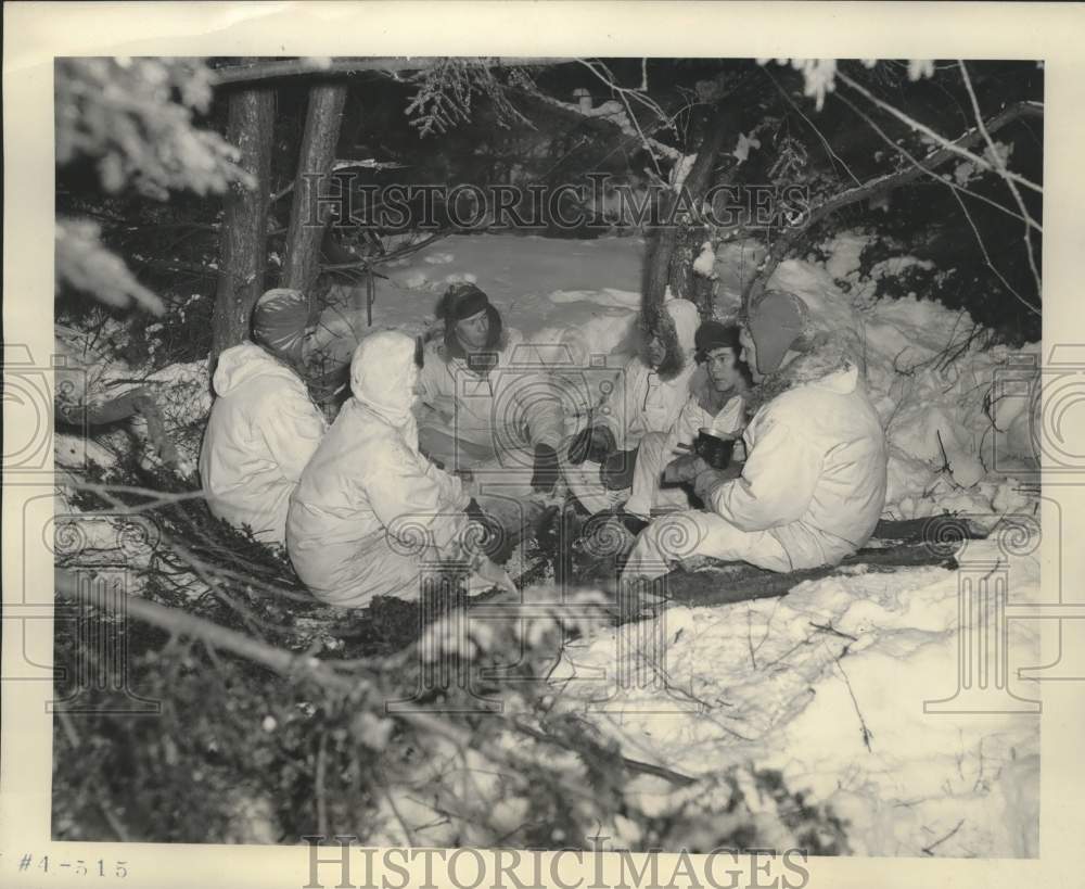 1948 Press Photo Parachute infantrymen winter camping in a hemlock forest - Historic Images