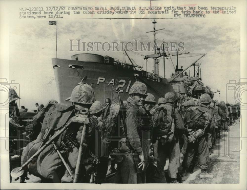 1962 Press Photo Marines board ship to return home from Guantanamo Naval Base - Historic Images