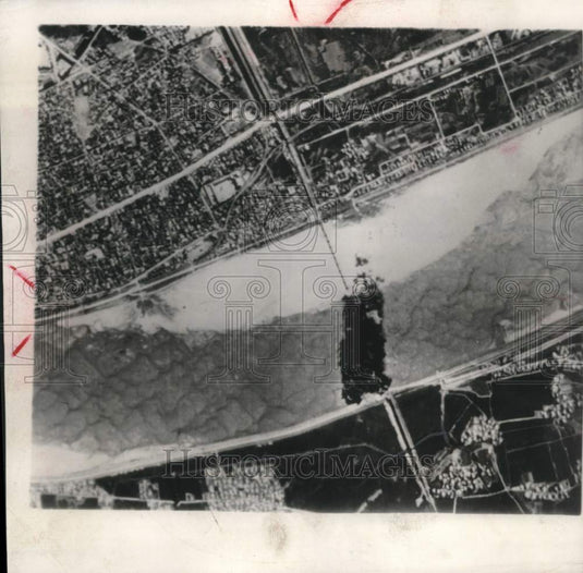 1950 Press Photo Aerial view of smoke from bombed out bridge in North Korea - Historic Images