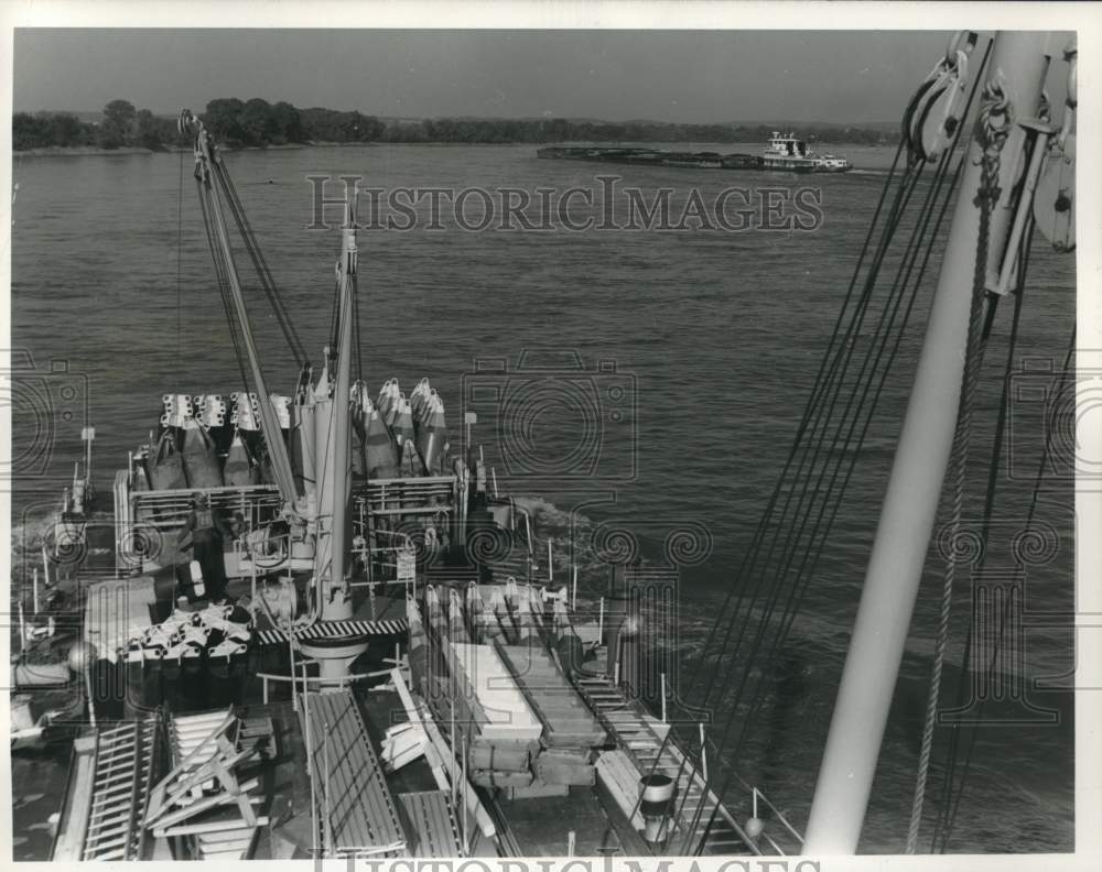 1963 Press Photo United States Coast Guard tender Foxglove, Mississippi river - Historic Images