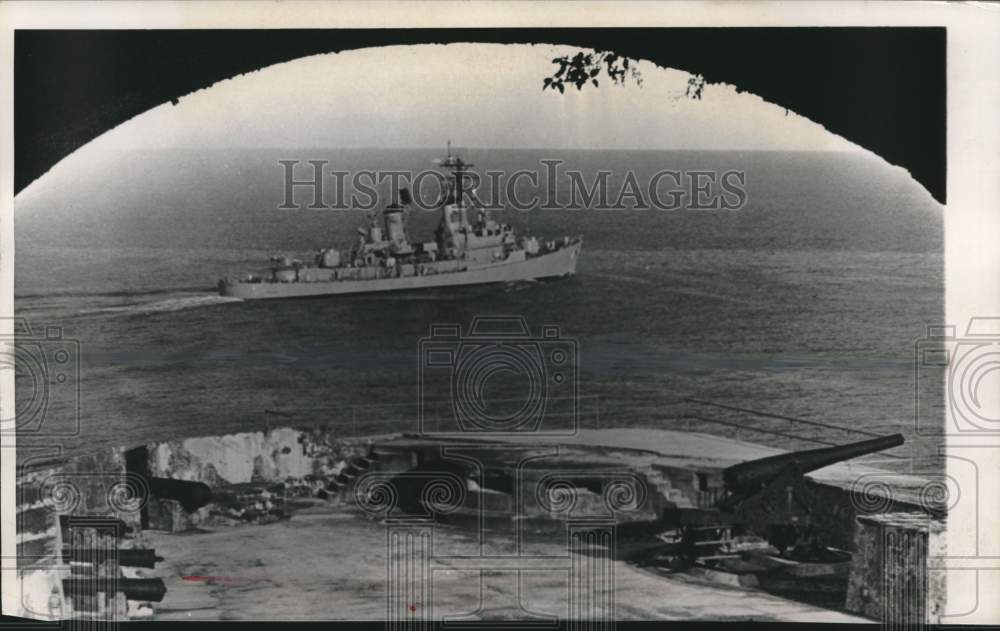 1962 Press Photo Navy Destroyer Lawrence left harbor of San Juan, Puerto Rico - Historic Images
