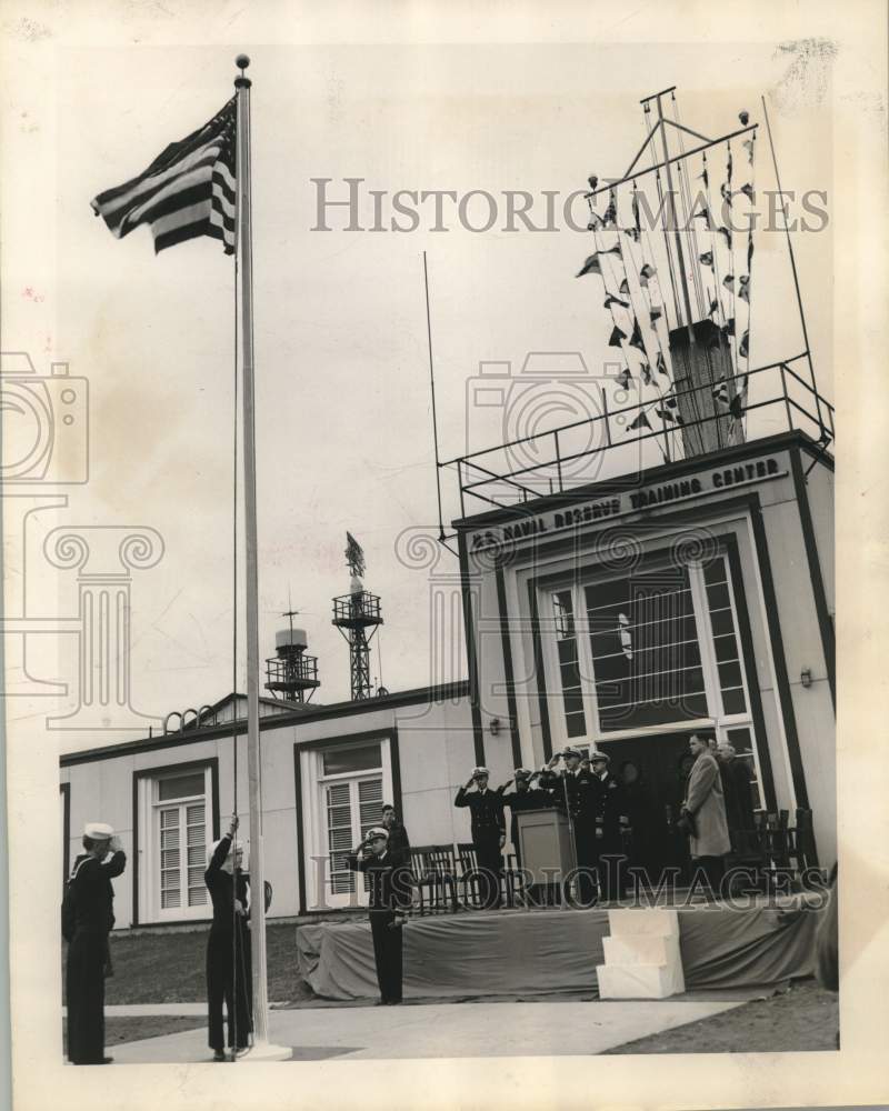 1950 Press Photo Reserve Cadets Naval Center Flag raising, Green Bay, Wisconsin - Historic Images