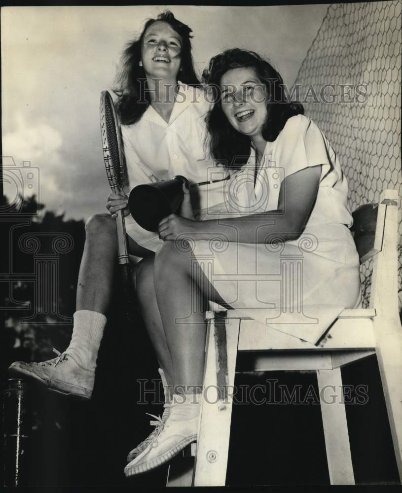 1941 Press Photo Nancy Liginger, Joanne Richter at tennis court - mjo00166- Historic Images