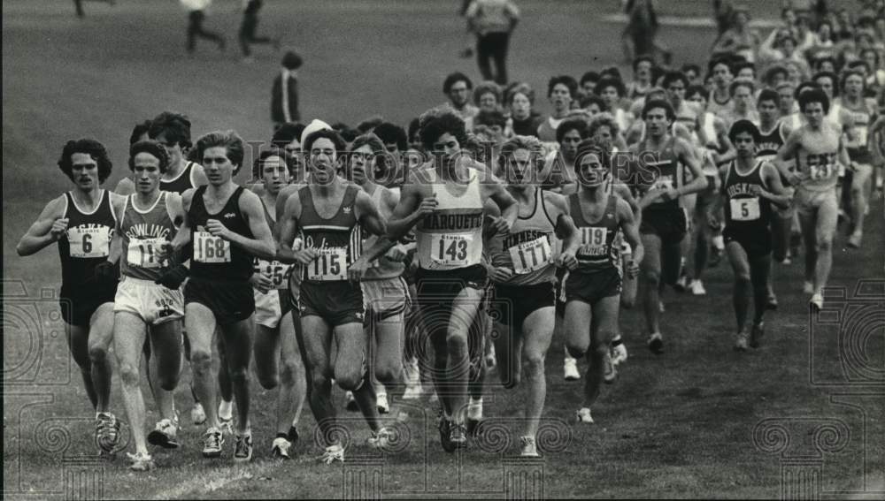 1981 Press Photo Marquette&#39;s Dave Uhrich leads cross country meet at park - Historic Images