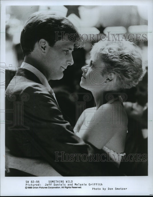 1987 Jeff Daniels and Melanie Griffith in "Something Wild" - Historic Images
