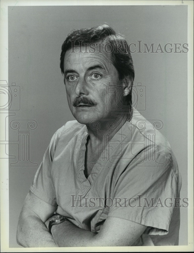 1982 William Daniels plays Dr. Mark Craig in "ST. Elsewhere" - Historic Images