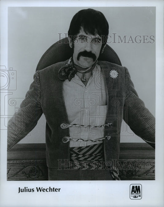 1968 Press Photo Julius Wechter of Baja Marimba Band - Historic Images