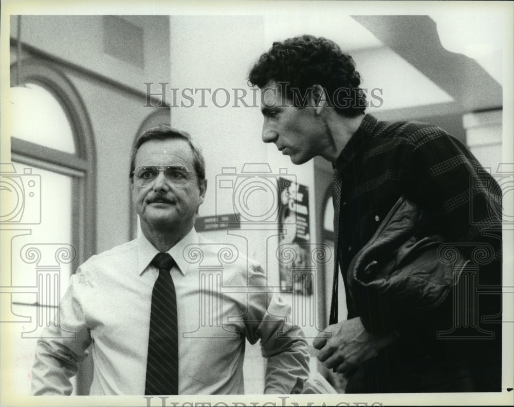 1985 Press Photo William Daniels and Michael Richards on St. Elsewhere- Historic Images